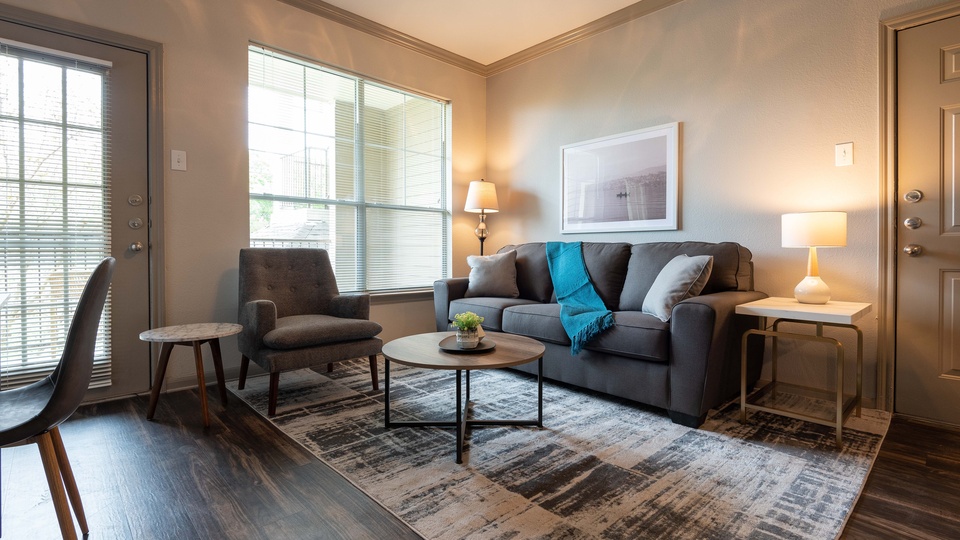 Rent Griffis SoCo Austin 10211 in Austin, TX Landing